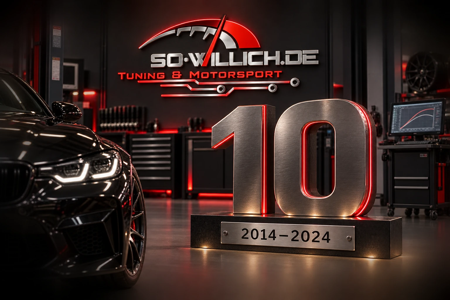 SO-Willich Logo mit großer Jubiläumszahl 10 und dem Zeitraum 2014 bis 2024 in einer modernen Werkstatt